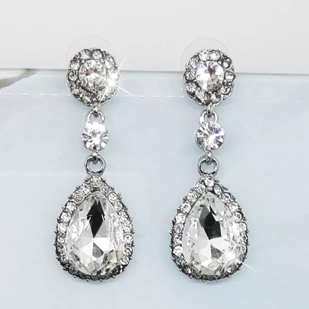 ✨Crystal Rhinestone Dangle Drop Earrings✨ - Picture 3 of 3
